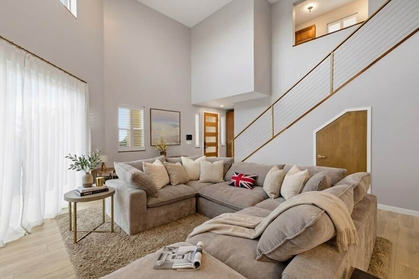 Hillside 2-story | Dual Living | Mountain View - Vista, CA