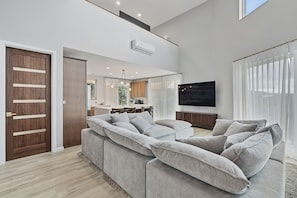 Smart TV, table football, ping pong, books - Sunset House: 2BR Hilltop Home with Views + Lux Baths; Beaches, Safari Park (Vista)