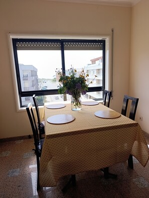 Dining - Apartment 'Alojamento Vistas Mar' with Sea View and Balcony (Chafé)