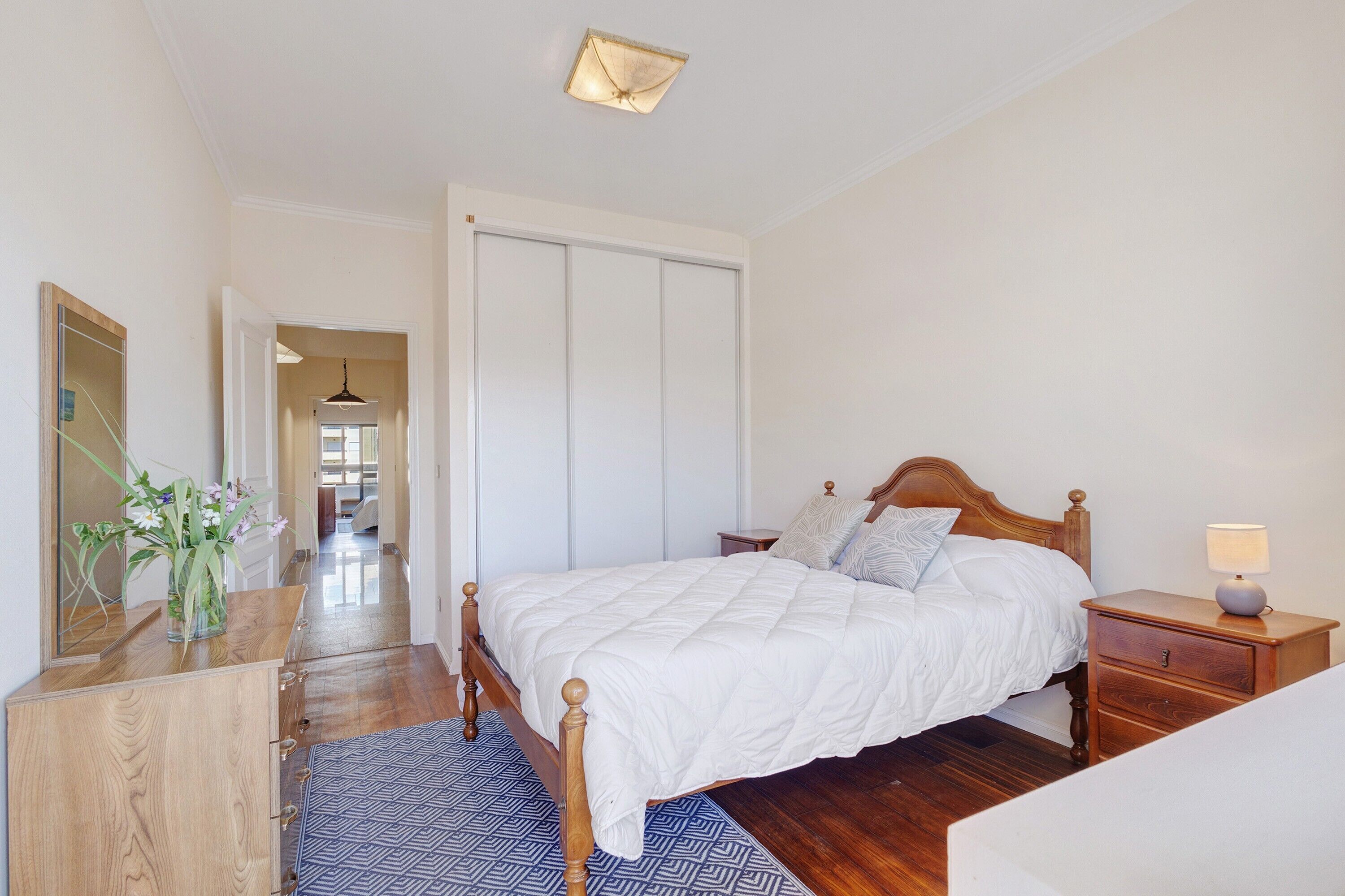 3 slaapkamers, een strijkplank/strijkijzer, wifi, beddengoed