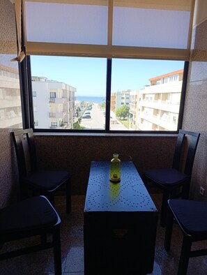 Dining - Apartment 'Alojamento Vistas Mar' with Sea View and Balcony (Chafé)