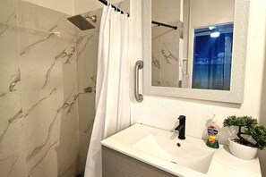 Soap - Central Vieques 2BR Walk to Ferry, Beach & Plaza (Vieques)
