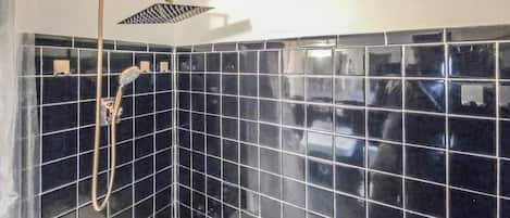 House, 2 Bedrooms | Bathroom