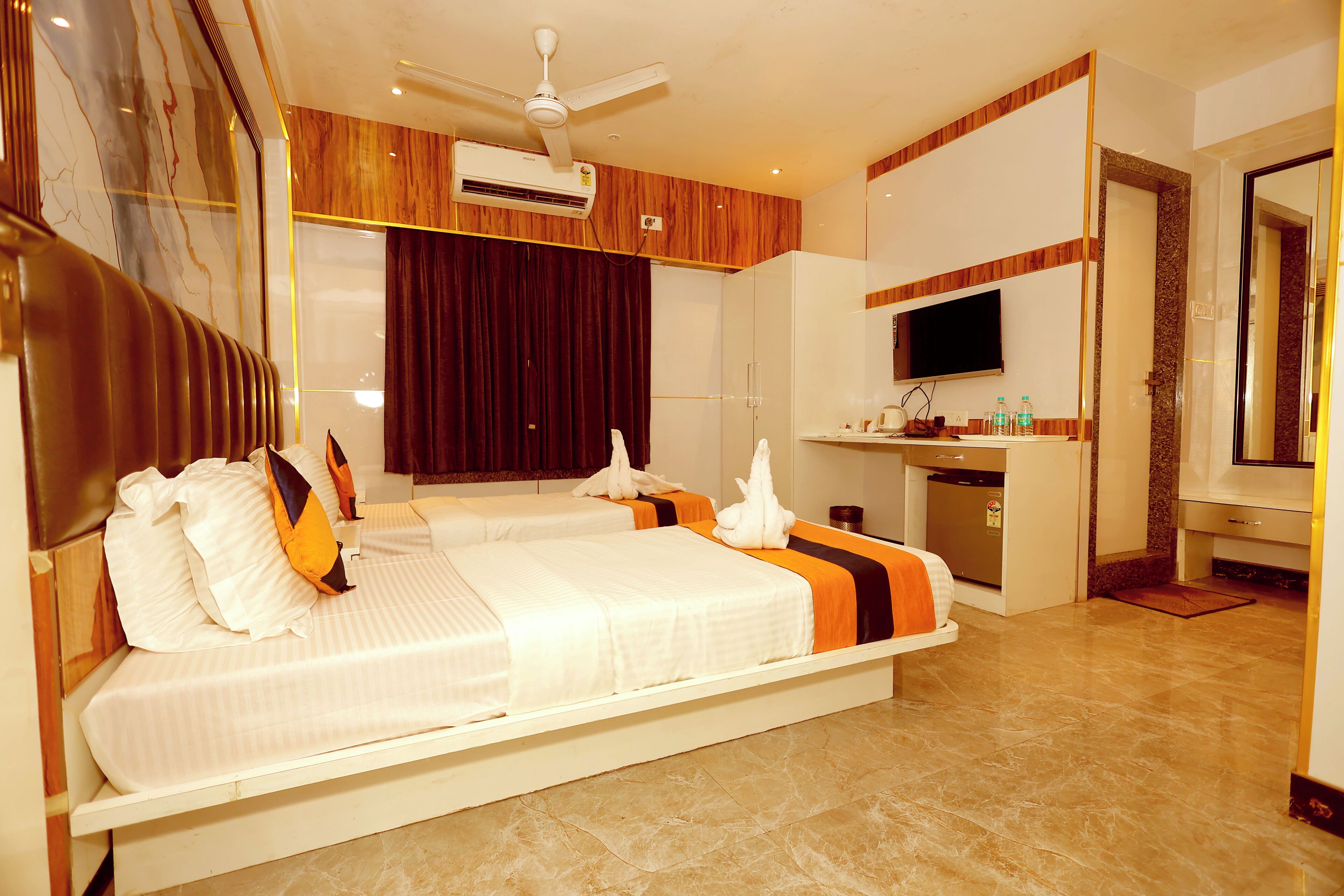 Executive Double or Twin Room | Desk, laptop workspace, iron/ironing board, free WiFi