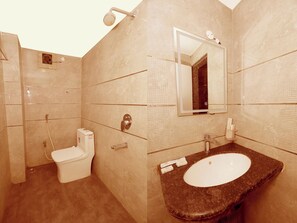 Superior-Vierbettzimmer | Badezimmer