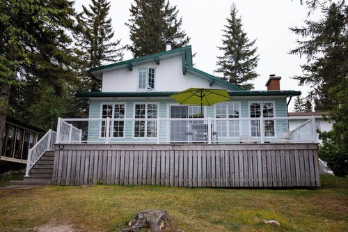 Remi Lake Escape. A four season lake front cottage.