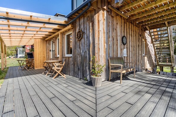 Outdoor dining - Patchwork Apartment: 2 Bedrooms for 4 Guests (50 m²) in Alt-Reddevitz (Mönchgut)