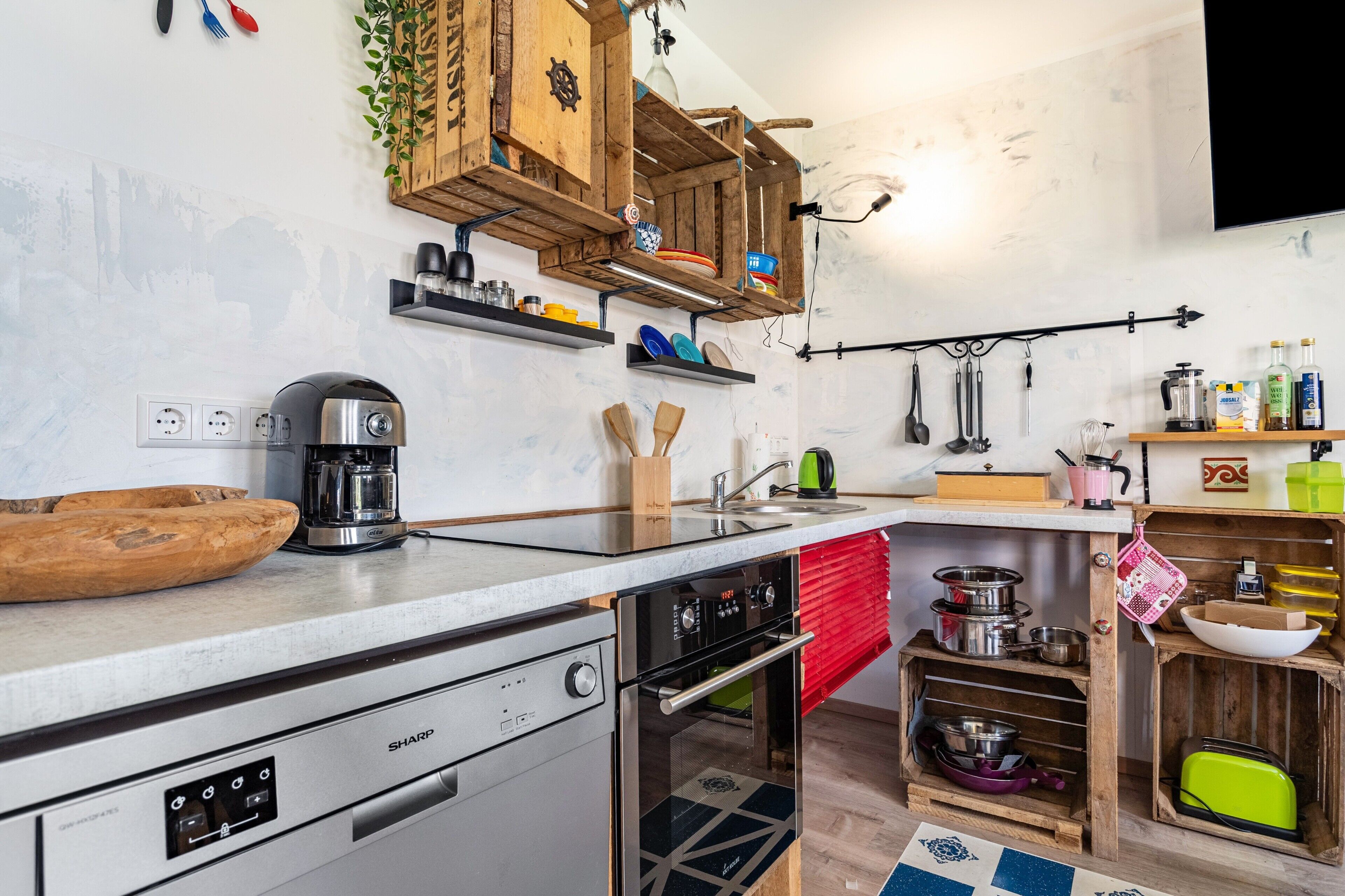 Fridge, oven, stovetop, dishwasher