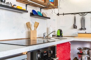 Réfrigérateur, four, plaque de cuisson, lave-vaisselle