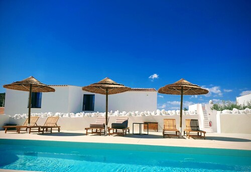 UMA CASA RURAL is a true Algarvian village with independent Suite