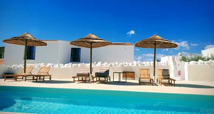 UMA CASA RURAL is a true Algarvian village with independent Suite