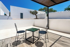 Outdoor dining - UMA CASA RURAL is a true Algarvian village with independent Suite (Faro)