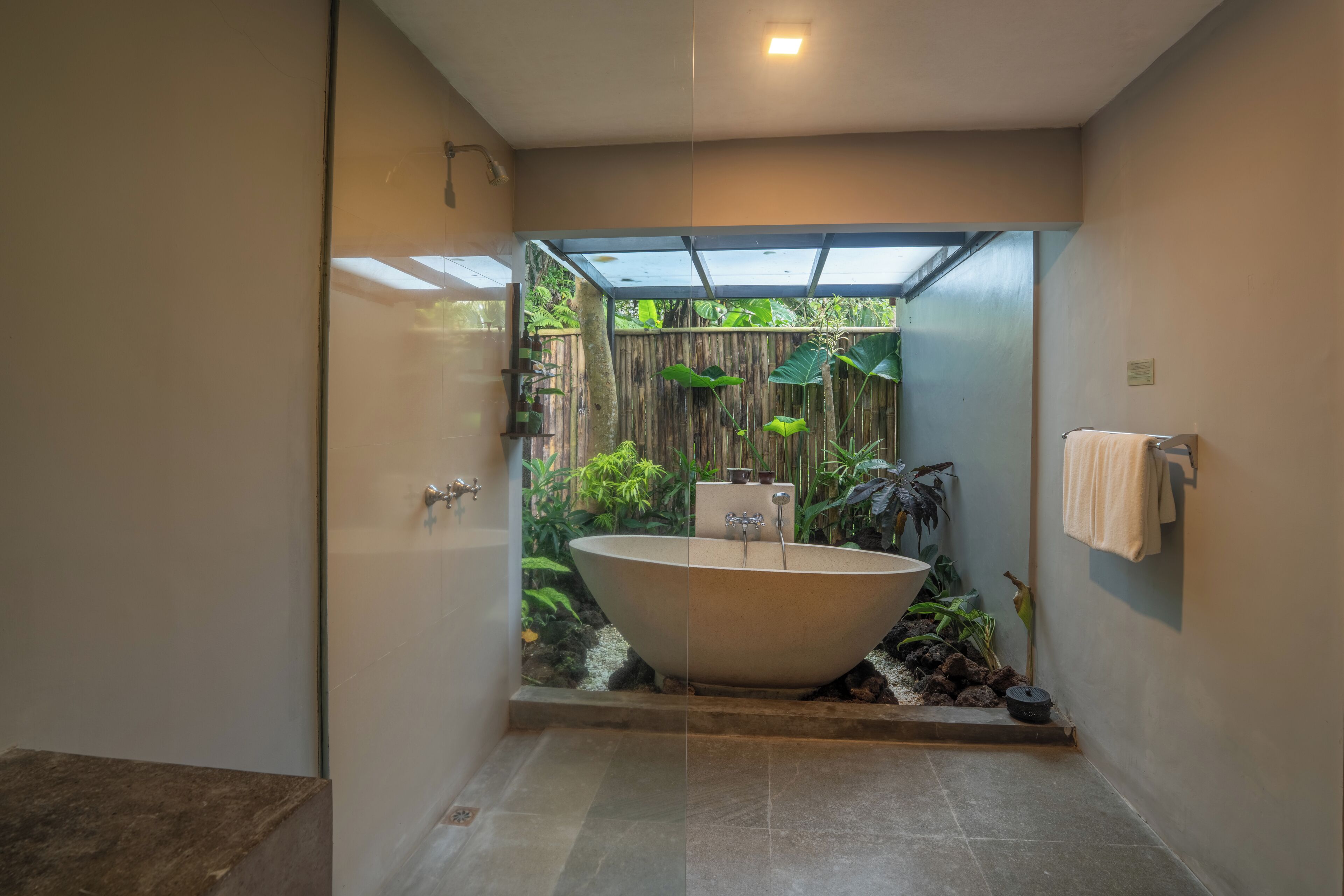 Rainfall showerhead, free toiletries, hair dryer, bidet