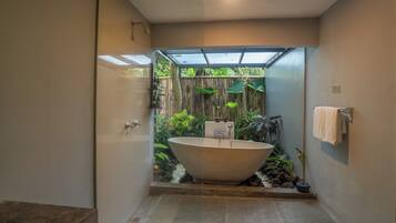 Rainfall showerhead, free toiletries, hair dryer, bidet