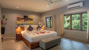 Egyptian cotton sheets, premium bedding, pillowtop beds, minibar