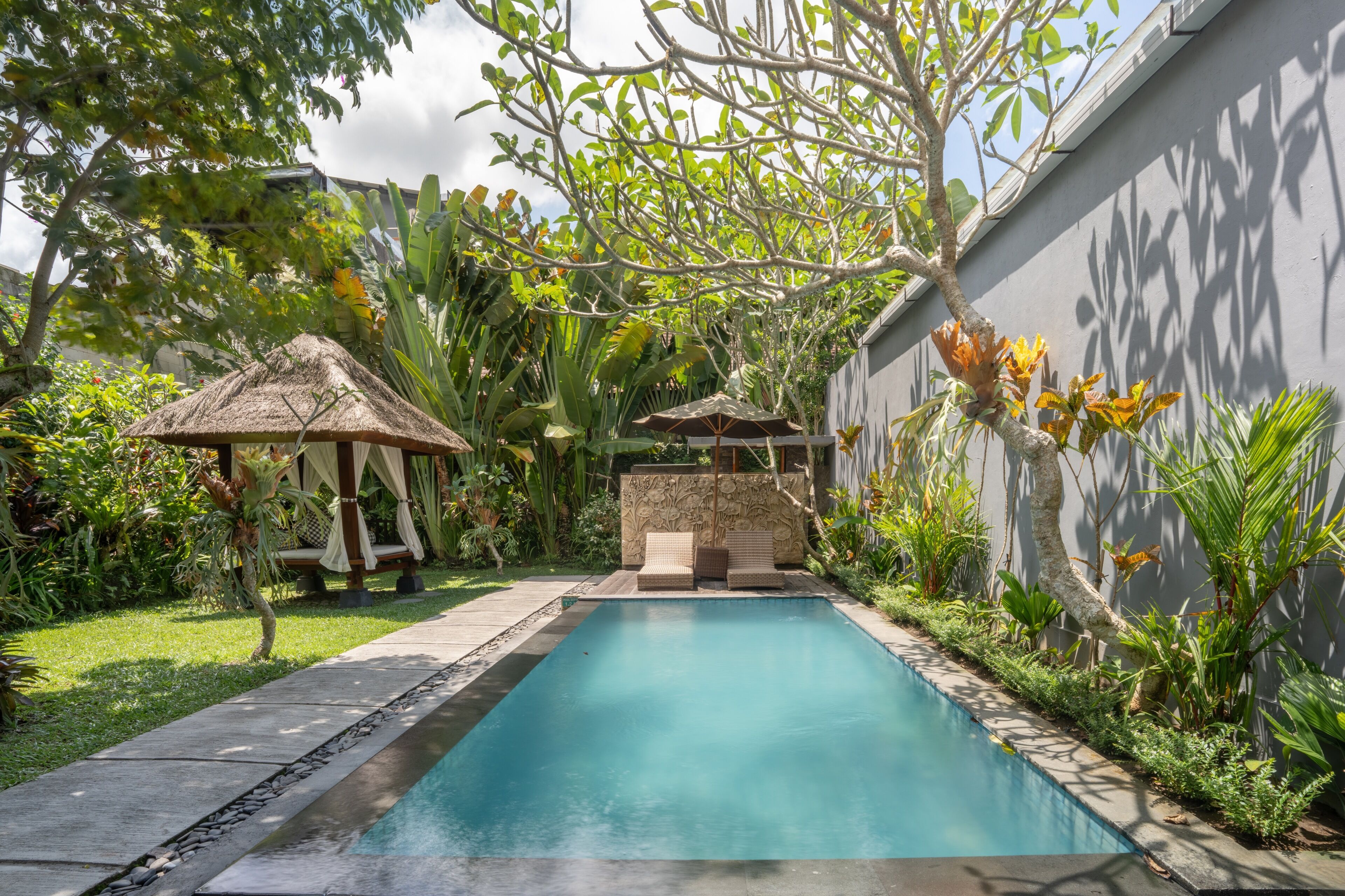 One Bedroom Rose | Garden view