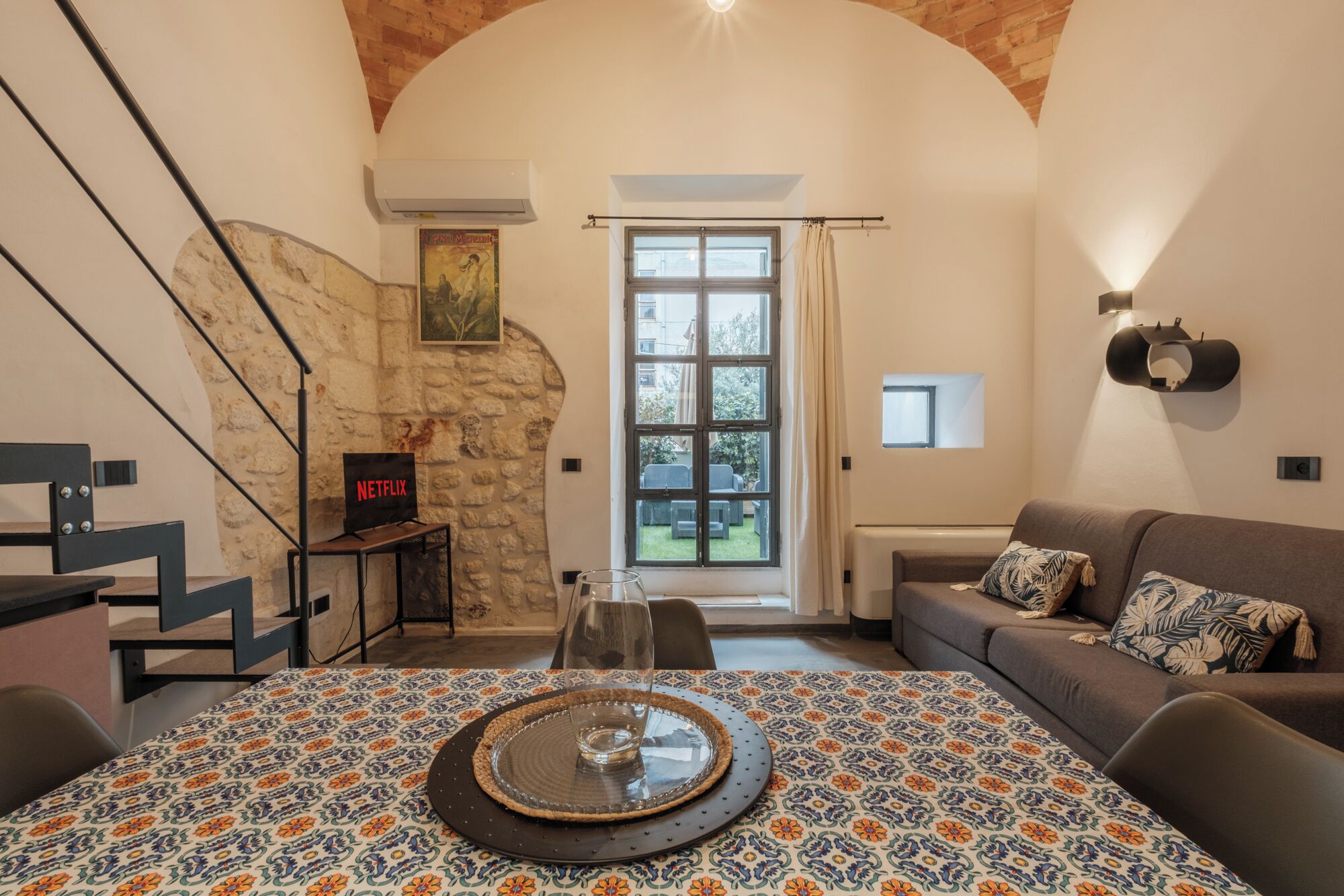 Family Studio Suite, Garden View | Living area