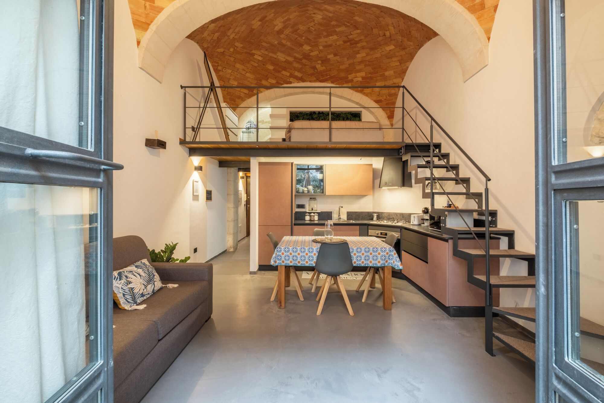 Family Studio Suite, Garden View | Interior