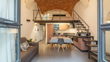 Family Studio Suite, Garden View | Interior