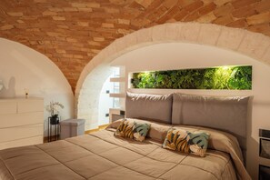 Family Studio Suite, Garden View | Blackout drapes, iron/ironing board, free WiFi - Via Roma 106 Apartment (Sassari)