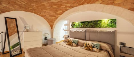 Studio Suite dành cho gia đình, quang cảnh vườn | Màn/rèm cản sáng, bàn ủi/dụng cụ ủi quần áo