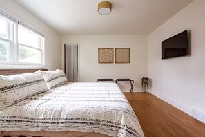 3 chambres, fer et planche à repasser, Wi-Fi, draps fournis