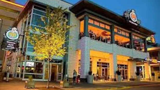 A multi-story building with a ground-level restaurant and upper-level seating. - Top Rated w/Free Street Parking+ 2 King Beds 1 Single +In Unit-Laundry +1.5 Bath (Chicago)