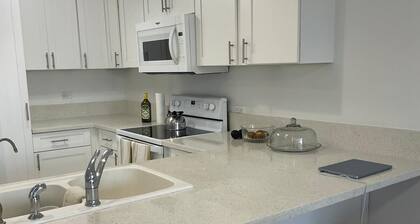 Charming 1-bedroom apartment in Paradise Island perfect for relaxing