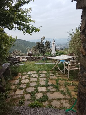 Outdoor dining - Historic house near Florence (Tobbiana)