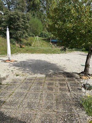 Property grounds - Cottage 'Le Saulou' with Private Terrace and Private Garden (Sarlat-la-Canéda)