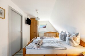 4 habitaciones, tabla de planchar con plancha, wifi y ropa de cama 