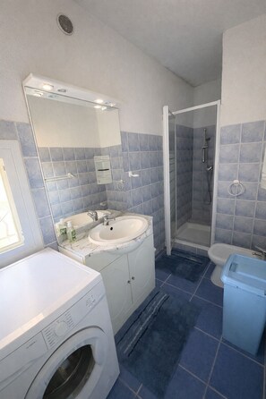Shower, bidet, towels, soap - PROMO - Sea & mountain view - 6p - parking - Linen included (Corbara)