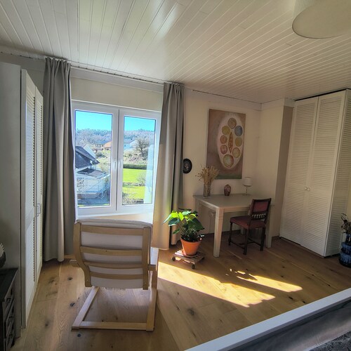 Grosszügige Ferienwohnung mit besonderem Flair und schönen Ausblicken in Glaadt