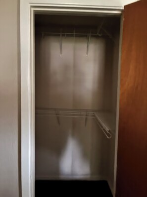 Interior - Serene 3-bedroom house with AC, on-site laundry in welcoming Arlington (Arlington)