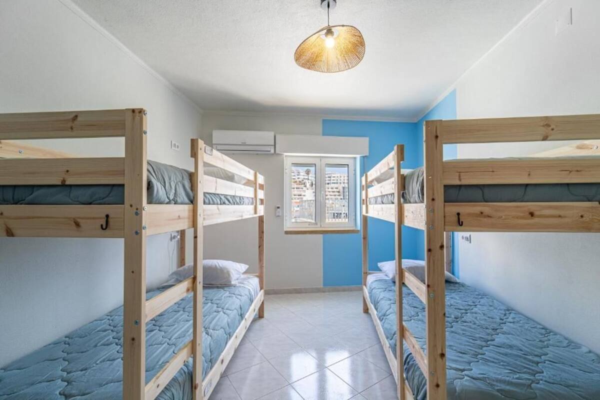 Dormitorio compartido básico, vista a la ciudad