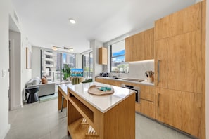 Apartamento, 2 habitaciones, vistas a la ciudad | Cocina privada | Cafetera o tetera