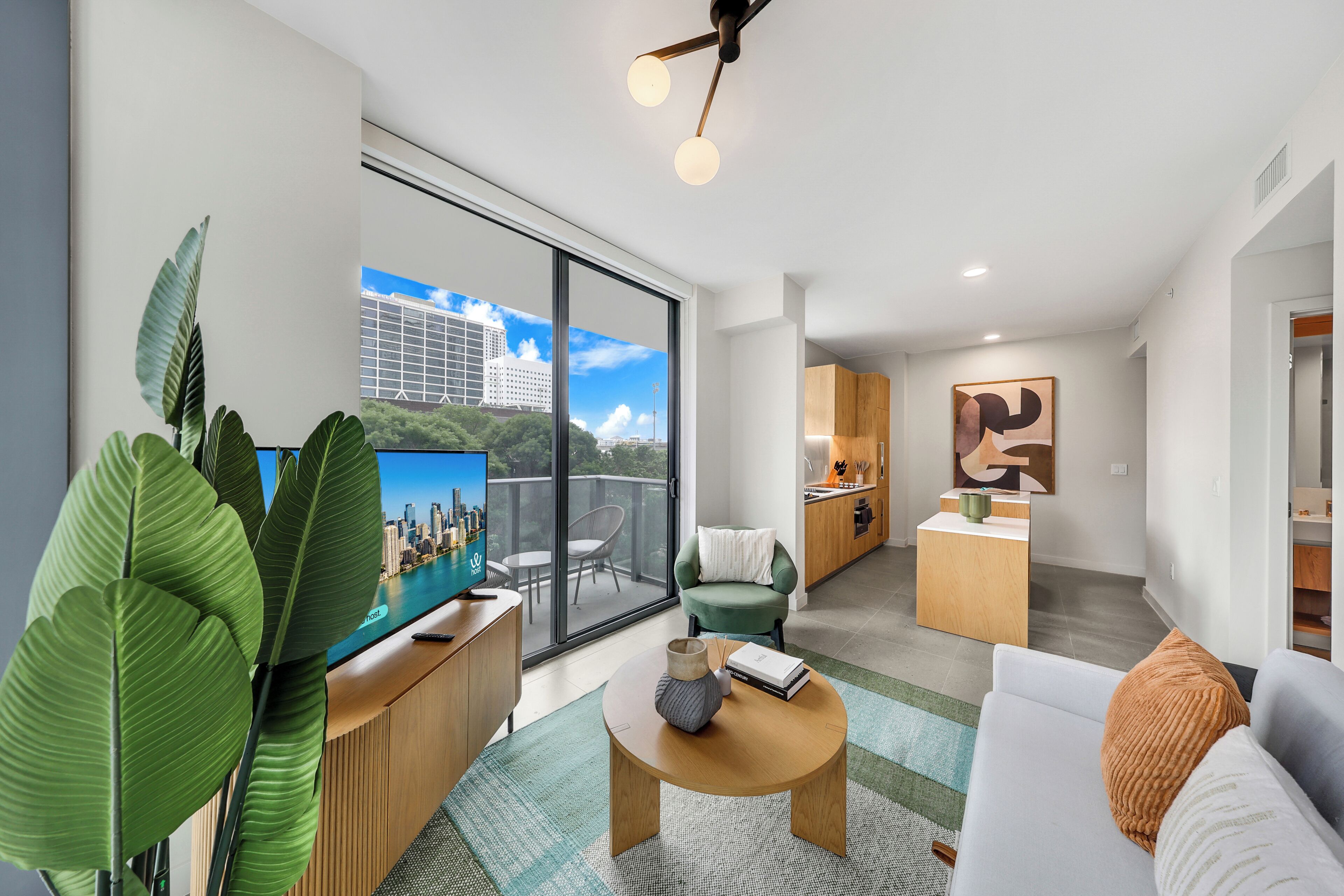 Apartamento, 2 habitaciones, vistas a la ciudad | Zona de estar | Televisión de 50 pulgadas con canales por cable