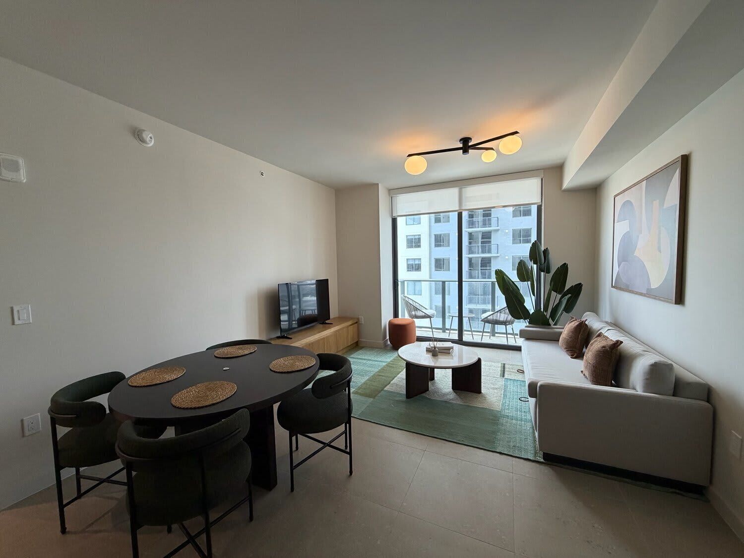 Basic Apartment, 1 Bedroom, City View | Living area