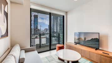 Apartment, 1 Bedroom, City View | Living area