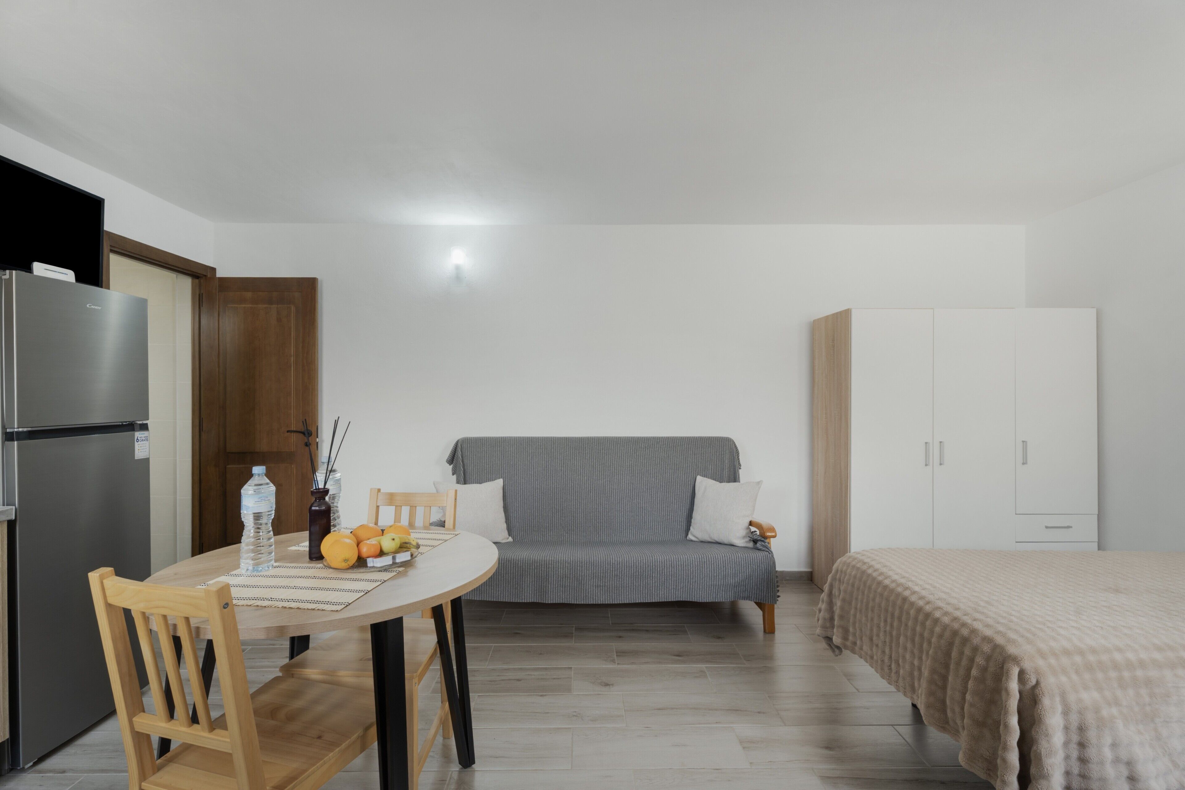 1 slaapkamer, een strijkplank/strijkijzer, wifi, beddengoed