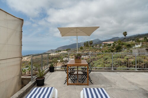 Holiday Home 'El Barril' with Sea View, Private Terrace and Wi-Fi
