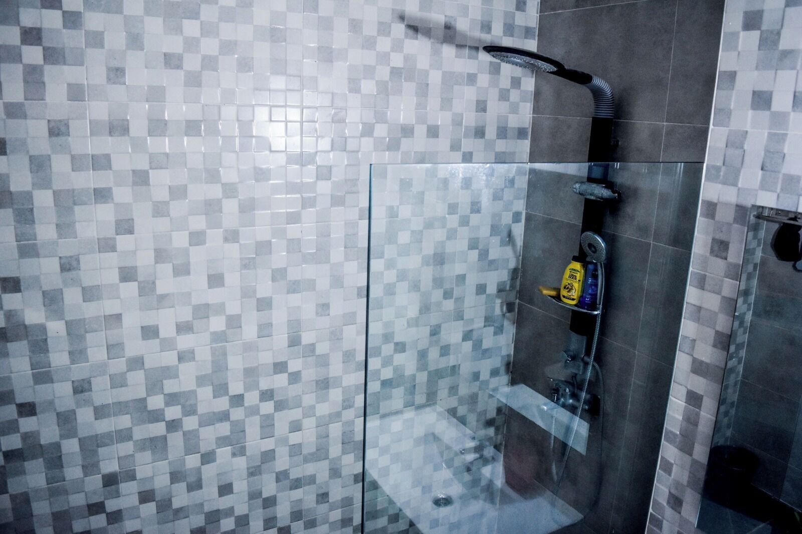 Hårføner, håndklær, såpe og toalettpapir