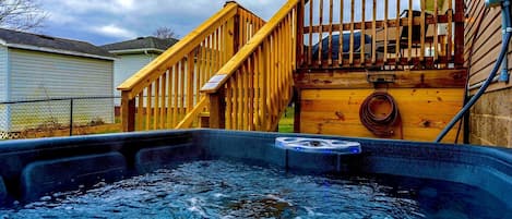 Outdoor spa tub
