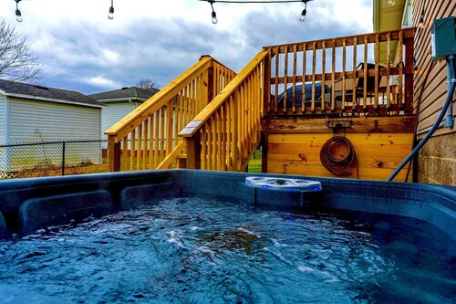Bourbon Trail Hot Tub Dog-friendly 3BR 4 beds