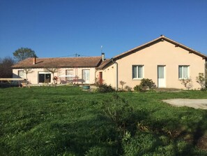 Exterior - La Maison aux Roses (VAUX)