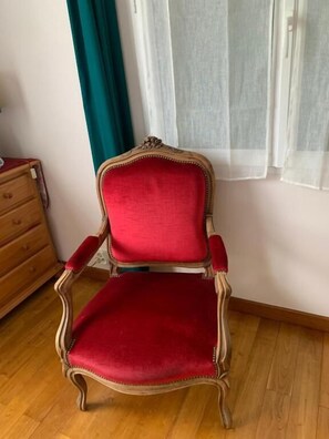 Classic Twin Room, Balcony, Courtyard View | Interior