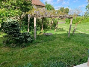 Property grounds - La Maison aux Roses (VAUX)