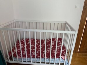 Classic Twin Room, Balcony, Courtyard View | Interior - La Maison aux Roses (Valence-en-Poitou)