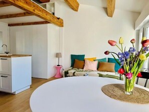 Living area - Studio with Lantern Tower view near beach (La Rochelle)