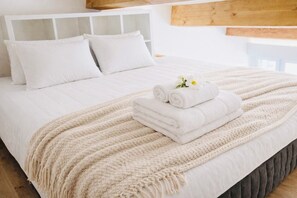 Room - Studio with Lantern Tower view near beach (La Rochelle)